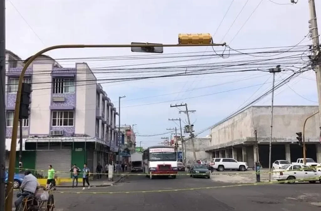 Cierran calle en zona centro de Veracruz