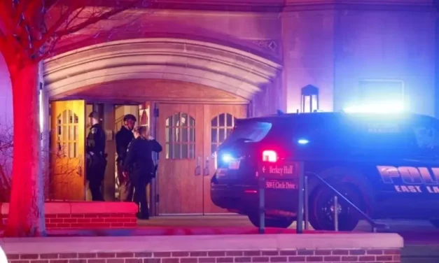 Hombre se suicida después de matar a 3 universitarios en Michigan