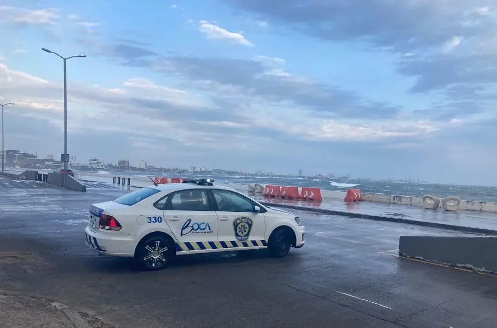 Cierran bulevar Ávila Camacho