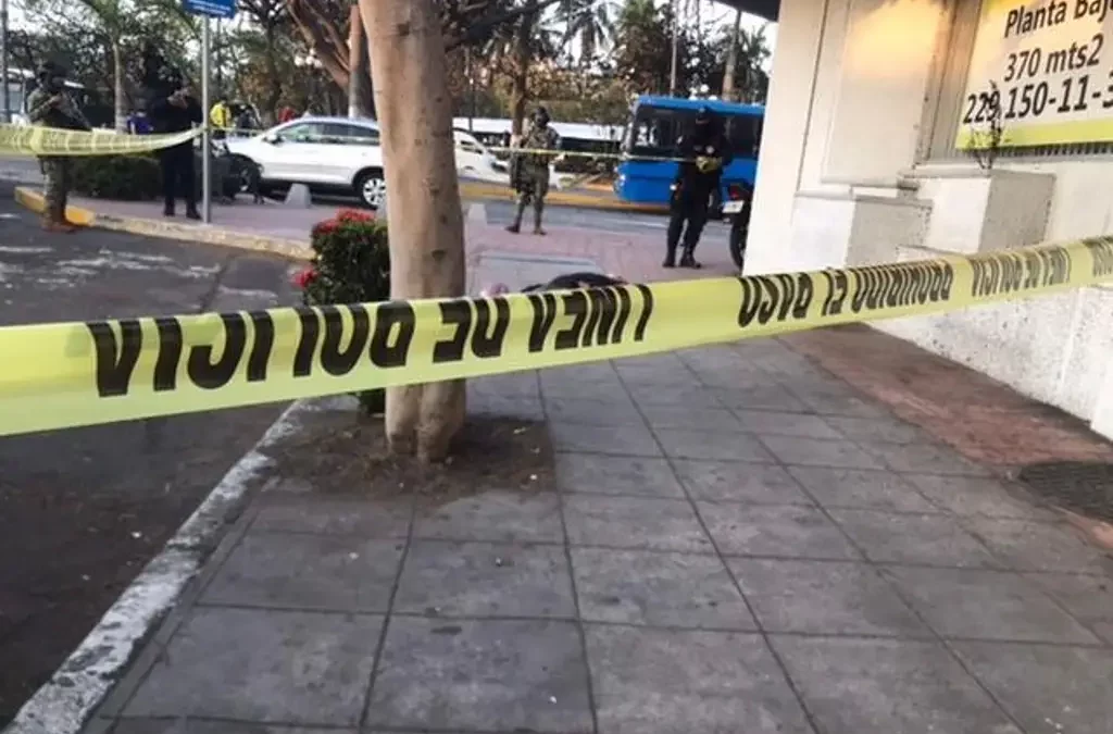 Hombre aparece muerto en el centro