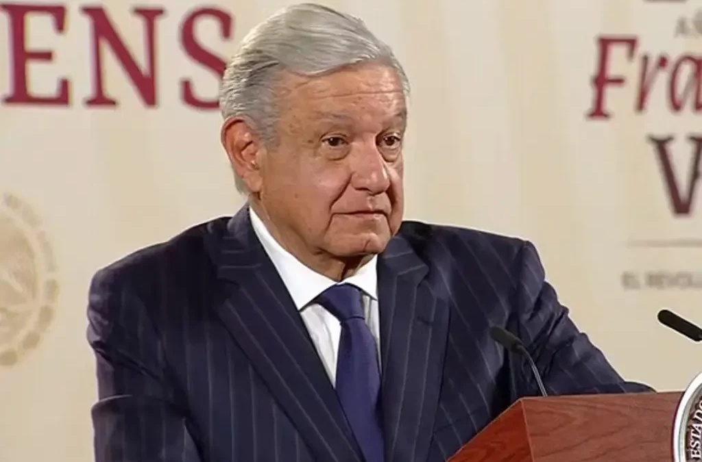 AMLO respalda que mujer encabece próxima presidencia