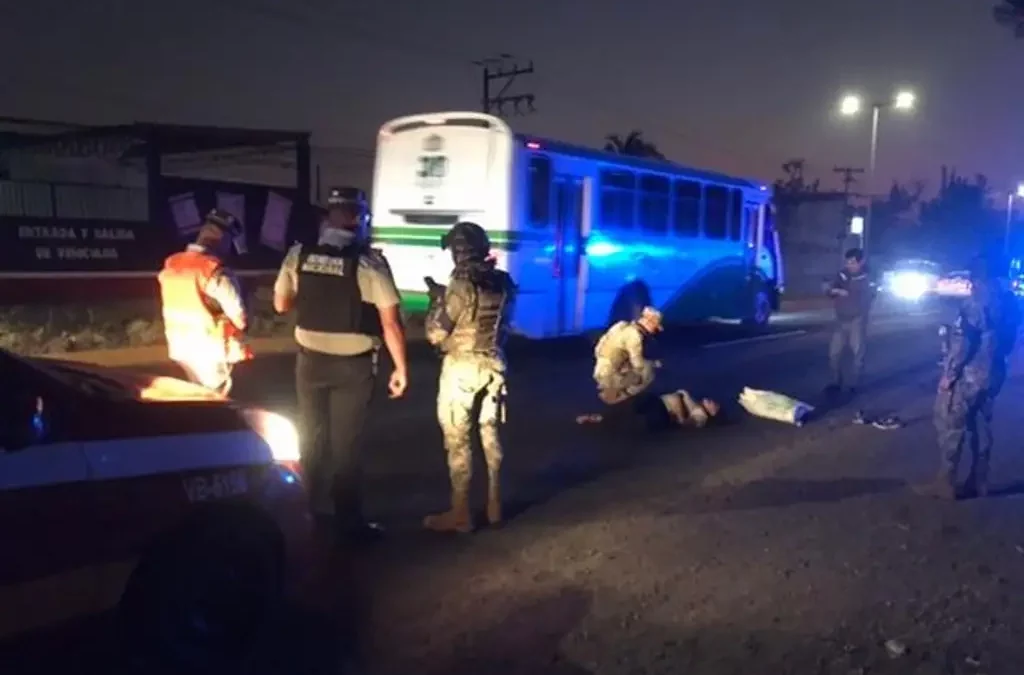 Se da a la fuga después de atropellar a mujer