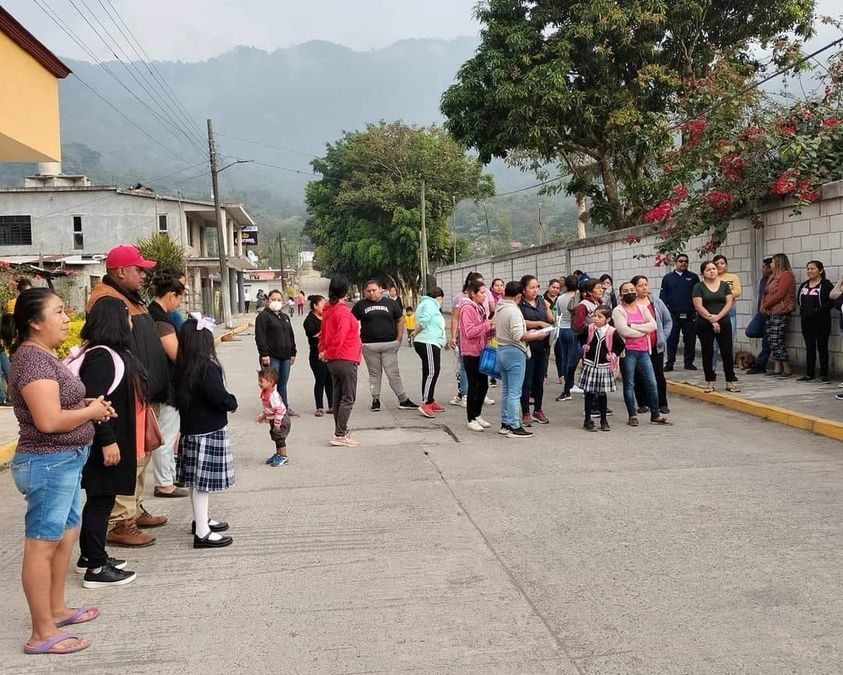 PADRES DE FAMILIA TOMAN ESCUELA PRIMARIA «JOSÉ MARÍA MORELOS Y PAVÓN»