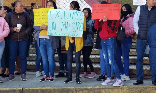 MAS DE UN AÑO SIN MAESTRO EN ALTO LUCERO, PADRES TOMAN SEV