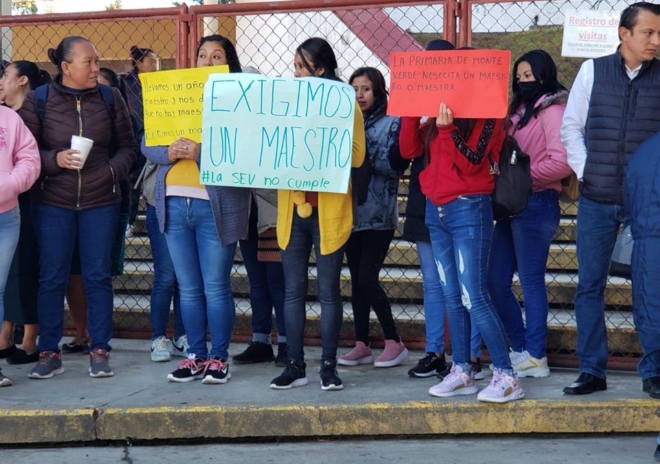 MAS DE UN AÑO SIN MAESTRO EN ALTO LUCERO, PADRES TOMAN SEV
