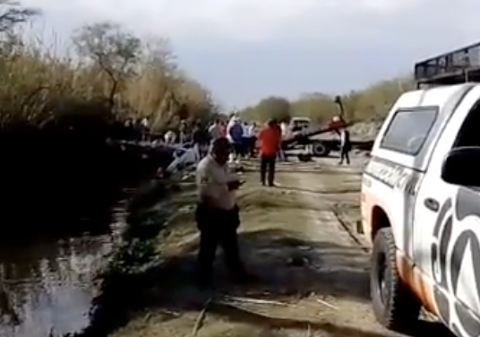 Hallan camioneta con 14 cuerpos humanos