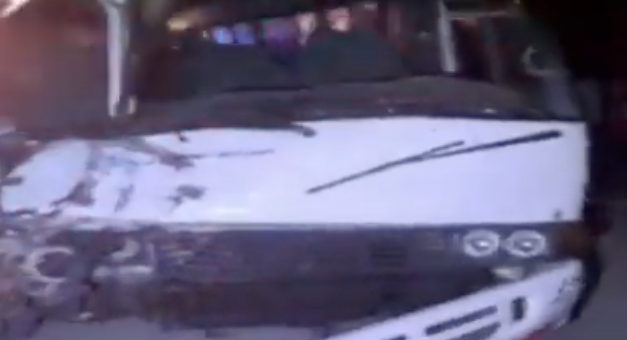 33 muertos al caer autobús con migrantes