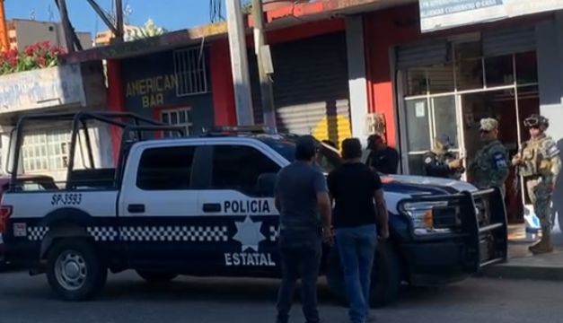 CUATRO BALAZOS RECIBE EN LA ESPALDA TAXISTA EN ACAYUCAN