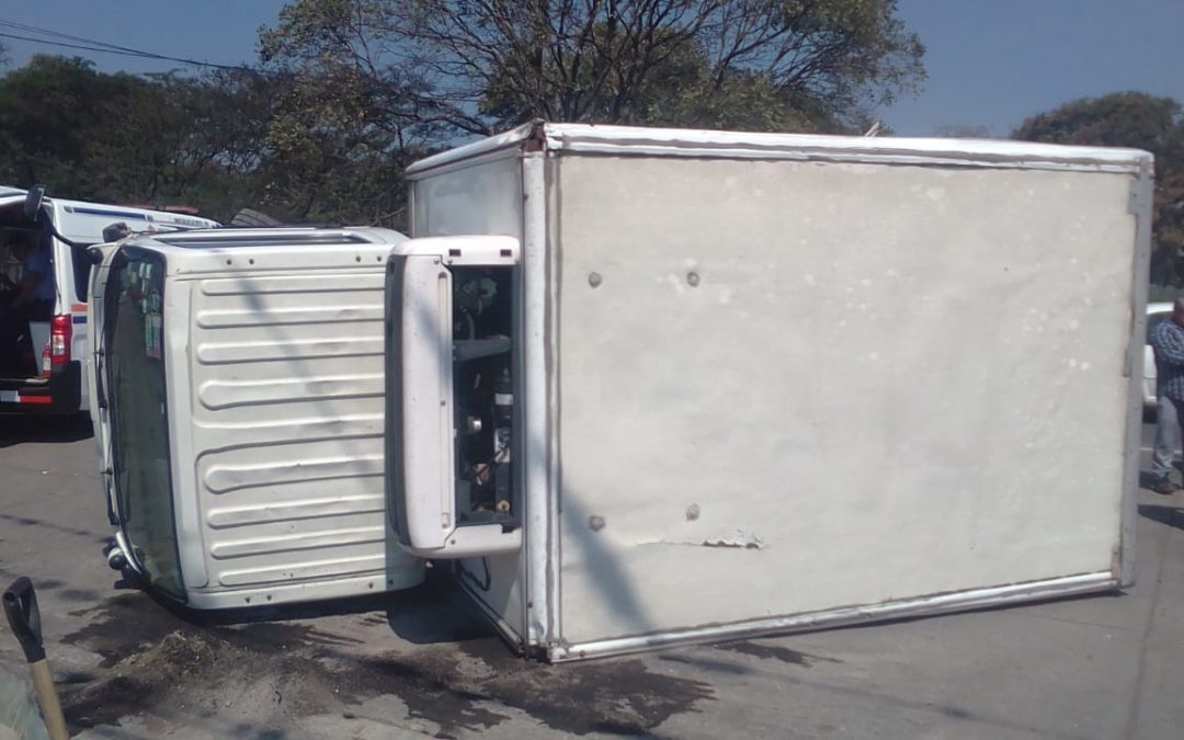 CHOQUE Y VOLCADURA EN LA CARRETERA FEDERAL CUITLAHUAC-CORDOBA