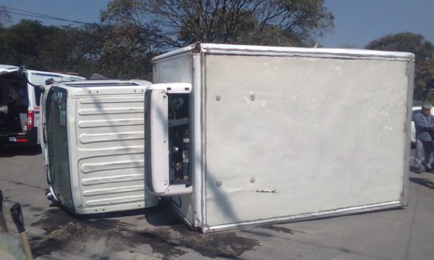 CHOQUE Y VOLCADURA EN LA CARRETERA FEDERAL CUITLAHUAC-CORDOBA