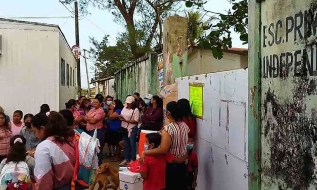 Cierran escuela para exigir reconstrucción en el plantel