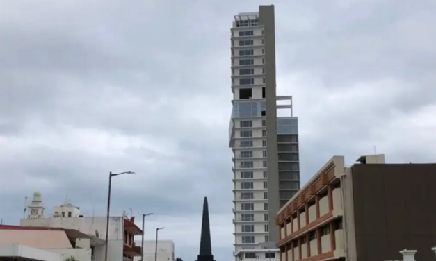 AMLO plantea desafuero de jueces que ampararon Torre Centro en Veracruz