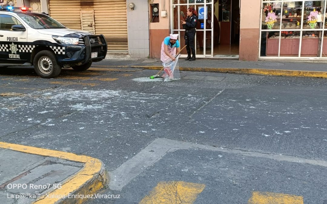 EXPLOSIÓN EN PANADERÍA DAUZÓN DE LUCIO EN EL CENTRO DE XALAPA (fotos)