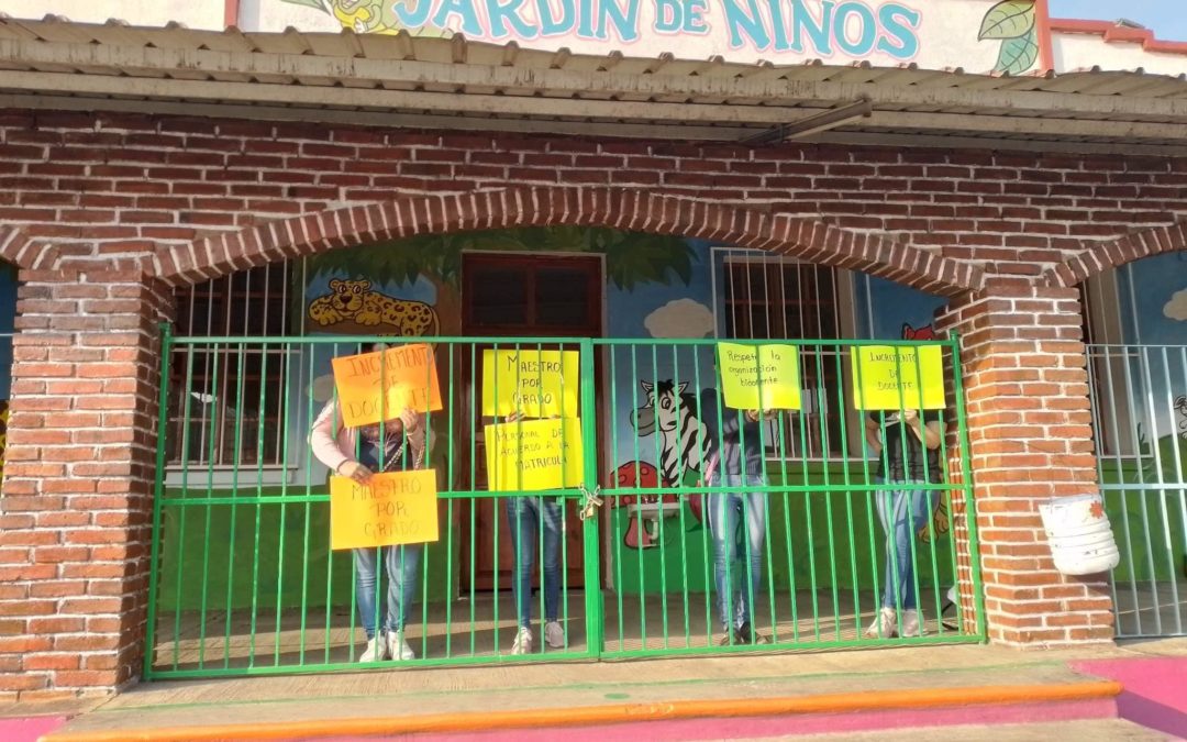 PADRES DE FAMILIA DE JARDÍN DE NIÑOS DE BOCA DEL MONTE, TOMAN LA SUPERVISIÓN ESCOLAR EN #TOTUTLA; SOLICITAN MÁS MAESTROS