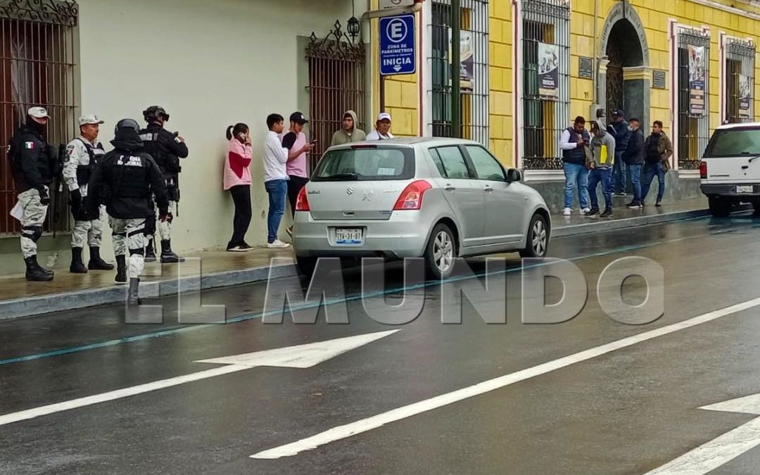 MUJER SIN VIDA DENTRO DE UN VEHÍCULO EN ORIZABA