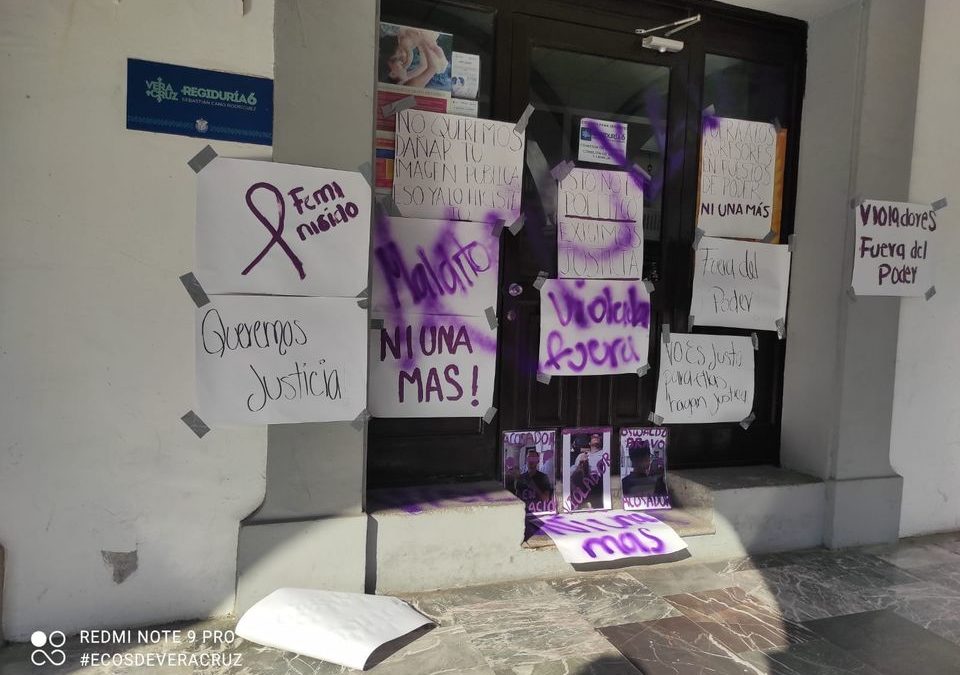 CLAUSURAN SIMBOLICAMENTE OFICINAS DE REGIDOR SEBASTIAN CANO