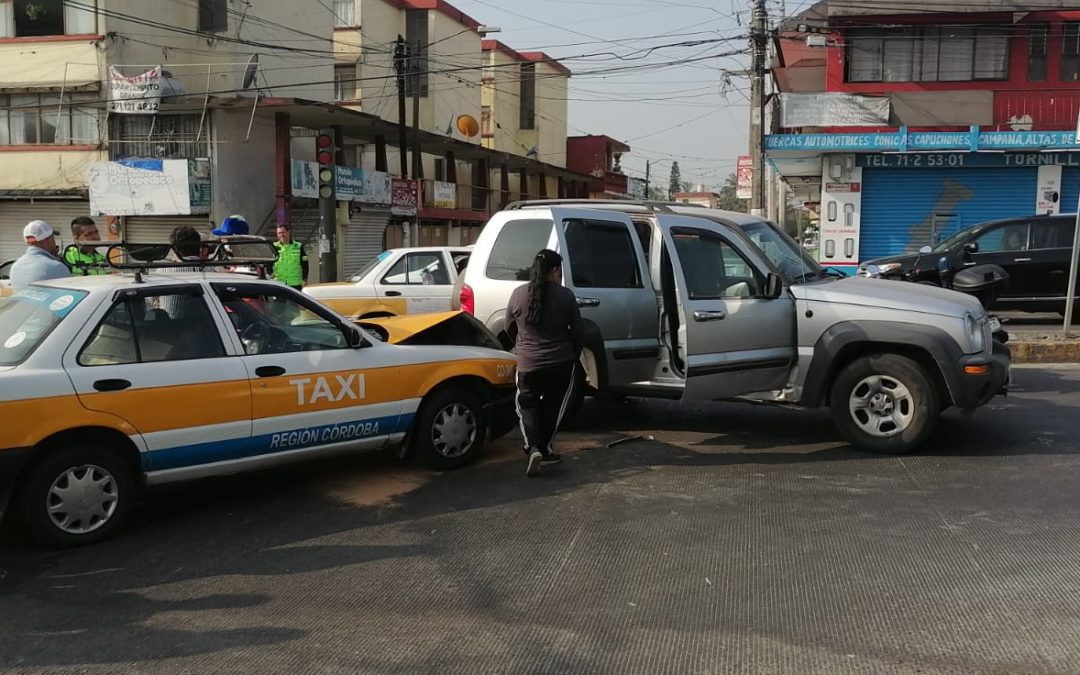 Impacta taxi a Jeep liberty además de un Chevy.