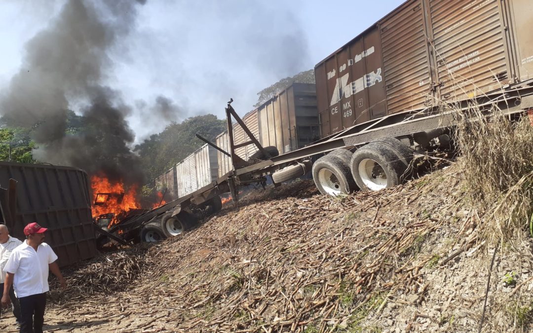 TREN ARRASTRA CAMIÓN CAÑERO (VIDEO)