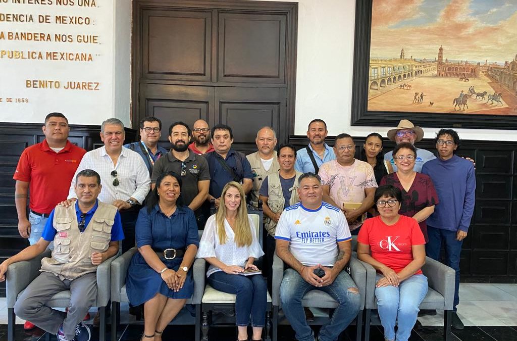 PATY LOBEIRA SE REUNE CON PERIODISTAS