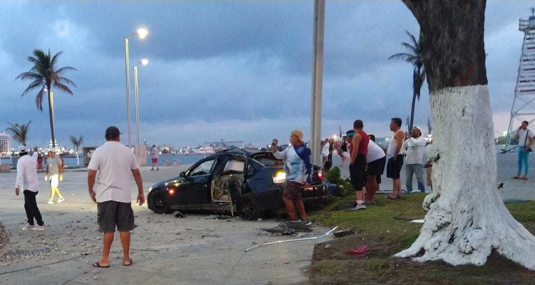 FATAL ACCIDENTE (VIDEO) EN EL BULEVARD MANUEL AVILA CAMACHO; UN MUERTO Y CINCO LESIONADOS