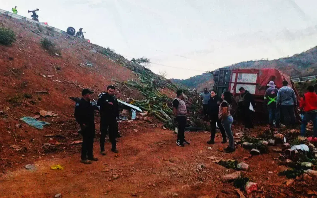 OCHO POBLANOS PIERDEN LA VIDA EN ACCIDENTE