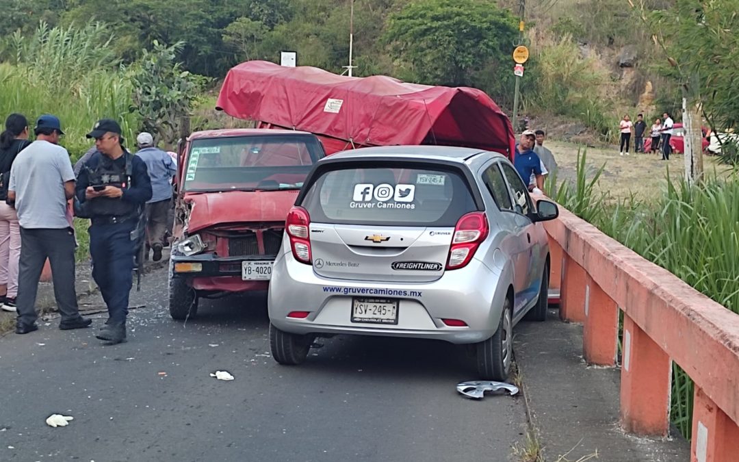 SEIS LESIONADOS AL IMPACTARSE CAMIONETA EN EL PUENTE SAN RAFAEL EN CORDOBA