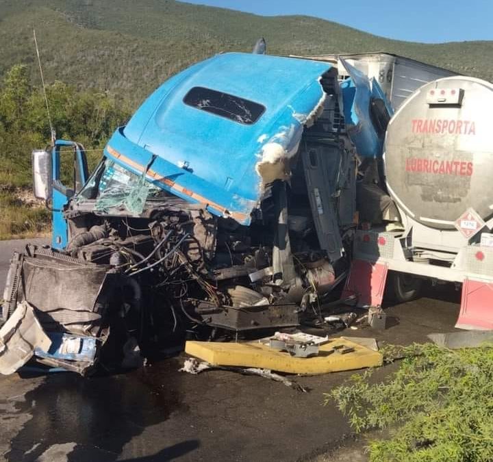 CHOCA PIPA CONTRA TRAILER, EN CARRETERA FEDERAL 101