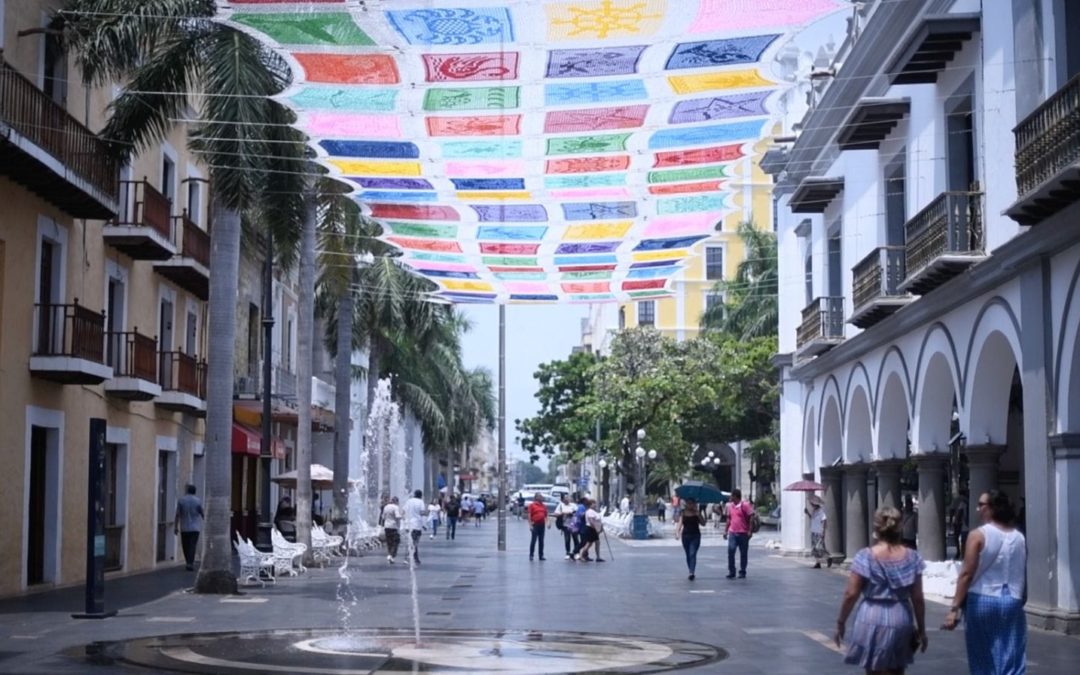 COLOCAN TAPETE AÉREO EN EL CENTRO HISTÓRICO DE VERACRUZ