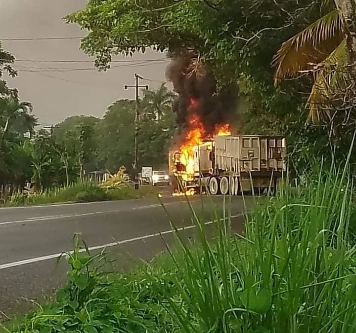 MAÑANA TENSA Y VIOLENTA: BALACERAS Y QUEMAS DE AUTOS CERCA DE CÁRDENAS