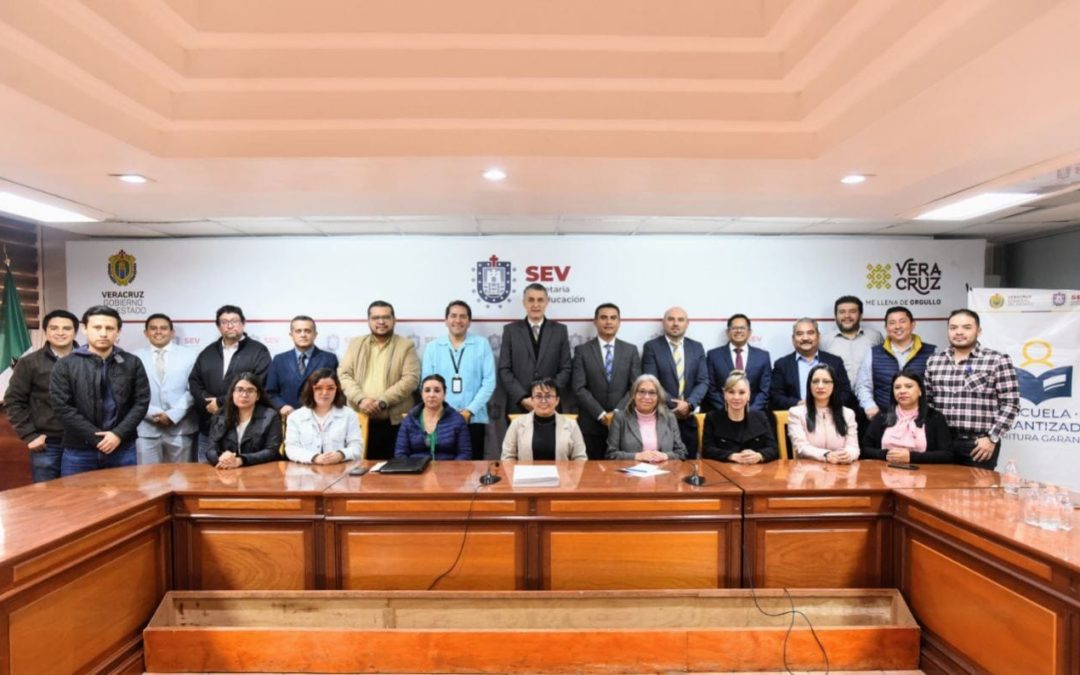 LA SEV ENTREGA TITULOS DE PROPIEDAD A 15 ESCUELAS