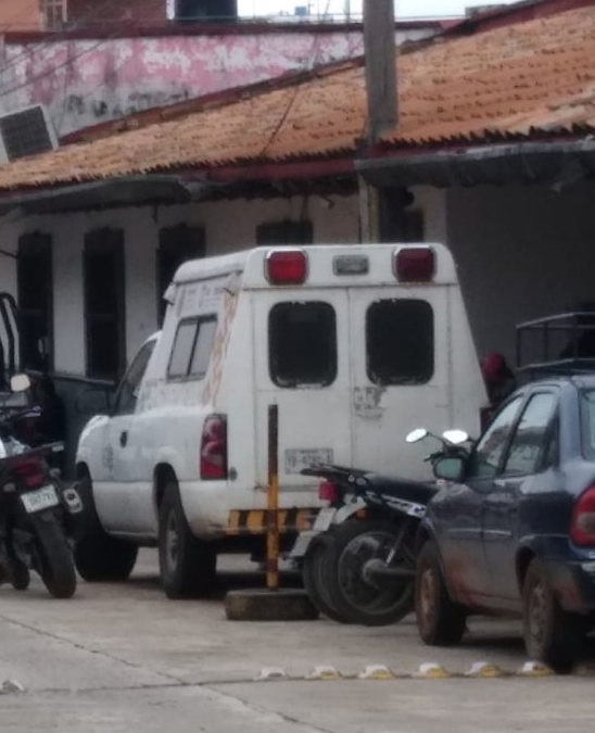 Hombres abandonan a mujer sin vida en la puerta del hospital de Coatepec, Veracruz