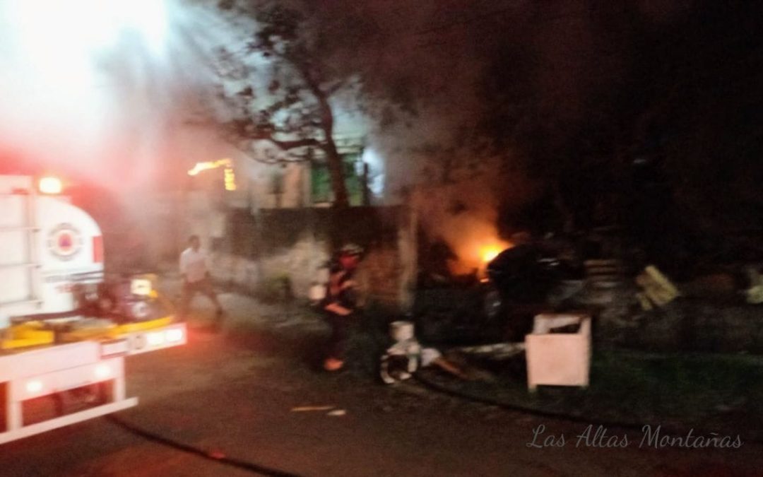 COHETES PROVOCAN INCENDIO EN CASA-HABITACION DE IXHUATLANCILLO