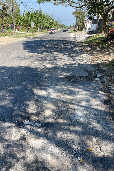 Con carreteras destrozadas reciben a los vacacionistas en Tlapacoyan