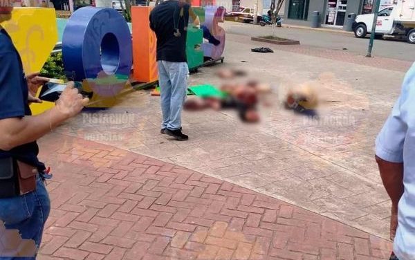 DEJAN CUERPOS DESMEMBRADOS FRENTE AL PALACIO MUNICIPAL DE CAZONES DE HERRERA, VERACRUZ (VIDEO)