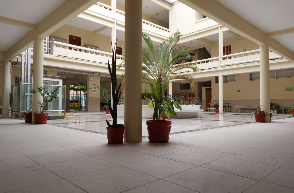 OFRECE ATENCIÓN AL PÚBLICO EN GENERAL LA FACULTAD DE PSICOLOGÍA