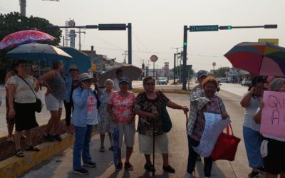 Bloquean avenida Rafael Cuervo por falta de agua en 3 colonias