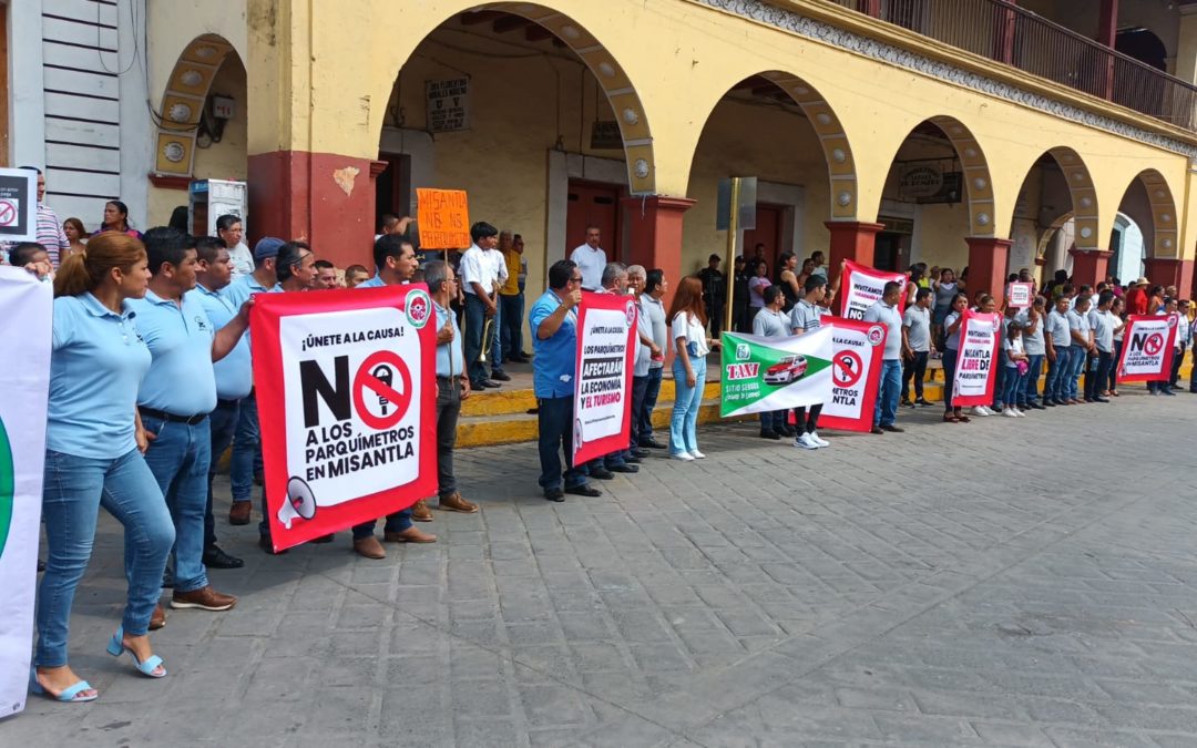 ?TAXISTAS DE MISANTLA SE MANIFIESTAN EN CONTRA DE LA INSTALACIÓN DE PARQUÍMETROS