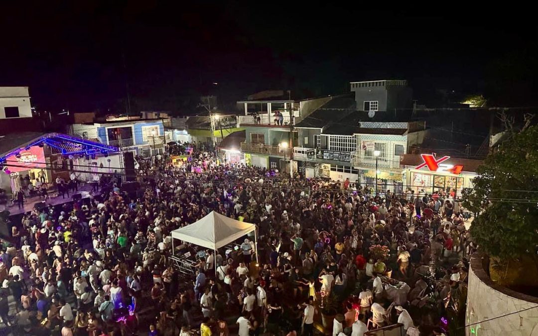EJECUTAN A MUJER EN CARNAVAL DE JALCOMULCO, SUSPENDEN ACTIVIDADES