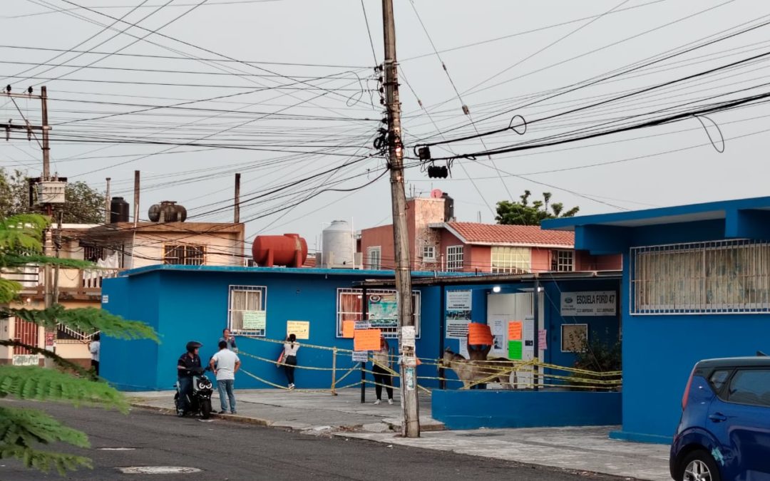 SUPERVISOR ESCOLAR INTENTA ROBAR RECURSO FEDERAL A PRIMARIA DE BOCA DEL RIO