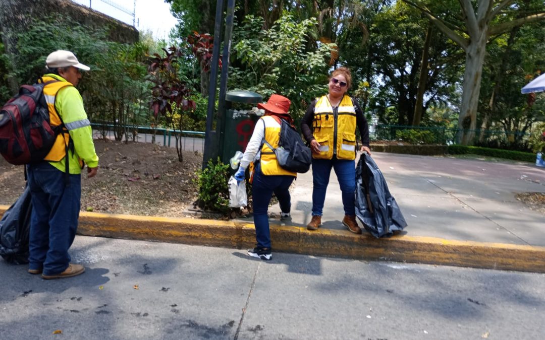 DESTACADO TRABAJO DE LOS ELEMENTOS DE LIMPIA PUBLICA DE XALAPA AL CONCLUIR EL DESFILE DEL 1 DE MAYO