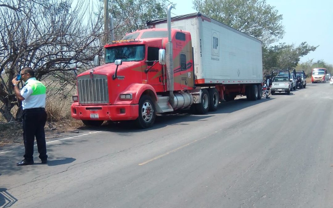 RECUPERAN EN SOLEDAD DE DOBLADO TRÁILER ROBADO CON 35 MIL TONELADAS DE FERTILIZANTE