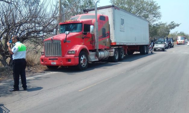 RECUPERAN EN SOLEDAD DE DOBLADO TRÁILER ROBADO CON 35 MIL TONELADAS DE FERTILIZANTE