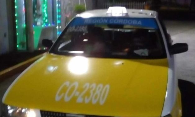 TRES DELINCUENTES ARMADOS SE ROBAN UN TAXI DE CÓRDOBA