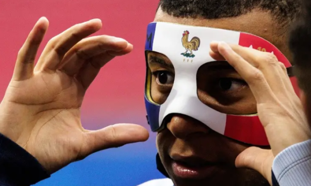 ¡Mbappé estrena máscara luego de romperse la nariz!