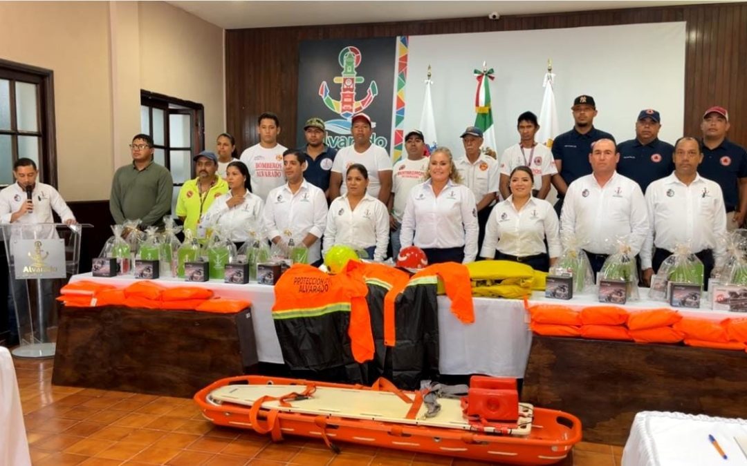 RECONOCEN LABOR DE BOMBEROS DE ALVARADO