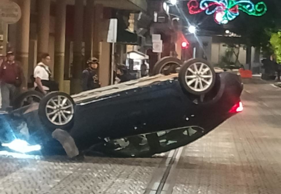 ??VOLCADURA E INCENDIO EN LA AVENIDA ENRIQUEZ EN XALAPA