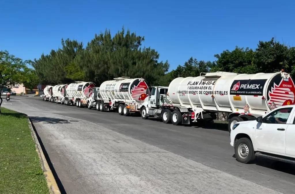 PIPAS DE PEMEX GENERAN CAOS VIAL