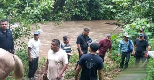 🚑TRÁGICO CRUZAR DEL RIO, ADULTO Y NIÑO SIN VIDA
