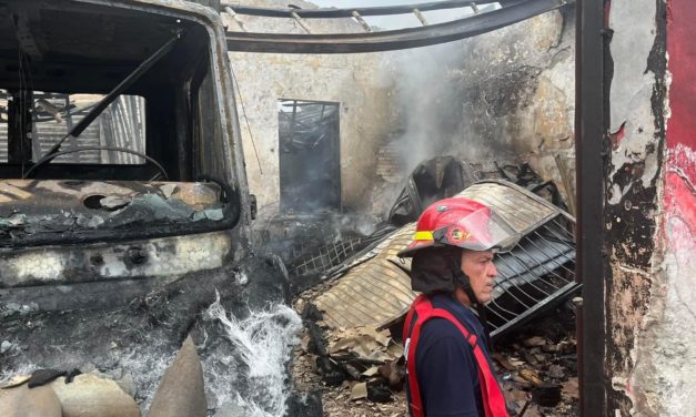 REDUCIDA A CENIZAS LA BODEGA SAN FERNANDO EN EL PUERTO DE VERACRUZ