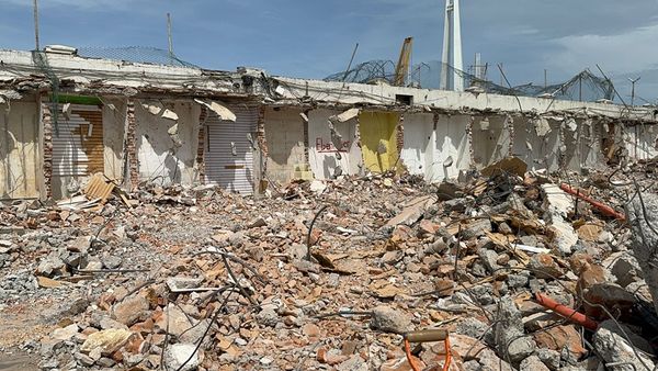 DEMOLIERON 35 LOCALES DE LA PLAZA DE ARTESANÍAS MIGUEL ALEMÁN DEL PUERTO DE VERACRUZ